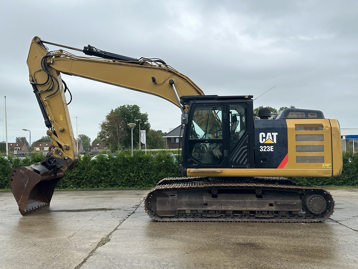 CAT 323E 2012 (2)
