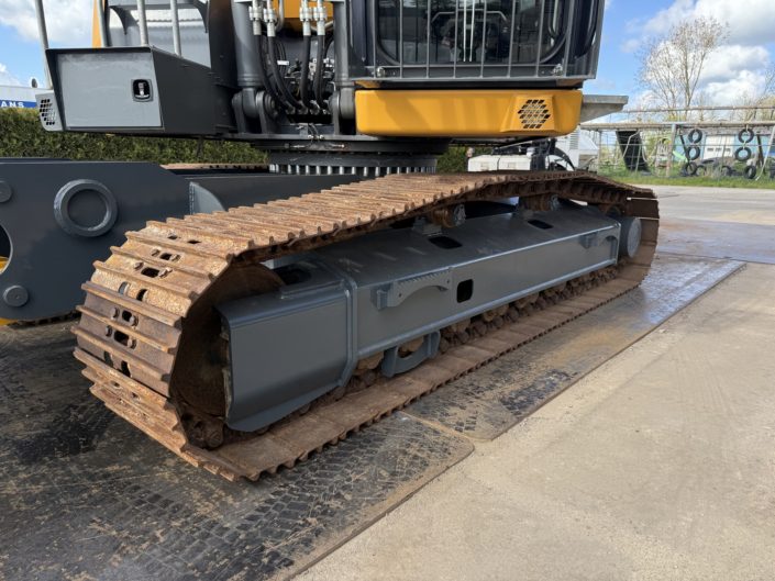 Liebherr R922LC car dismantler (15)