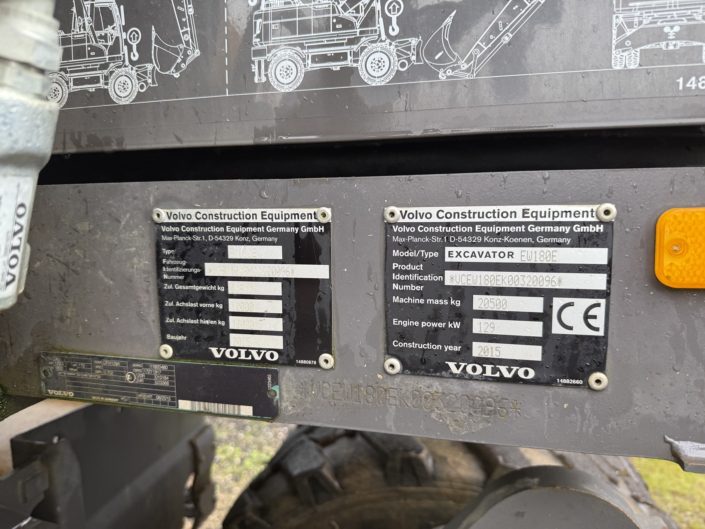 VOLVO EW180E (1)