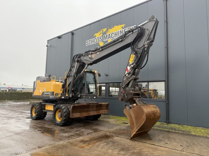 VOLVO EW180E (3)